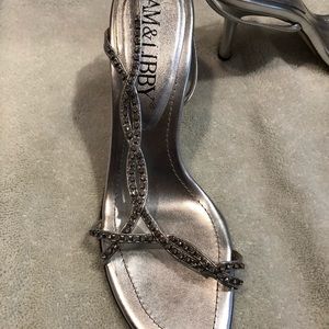 Silver sequined pumps with elastic strap